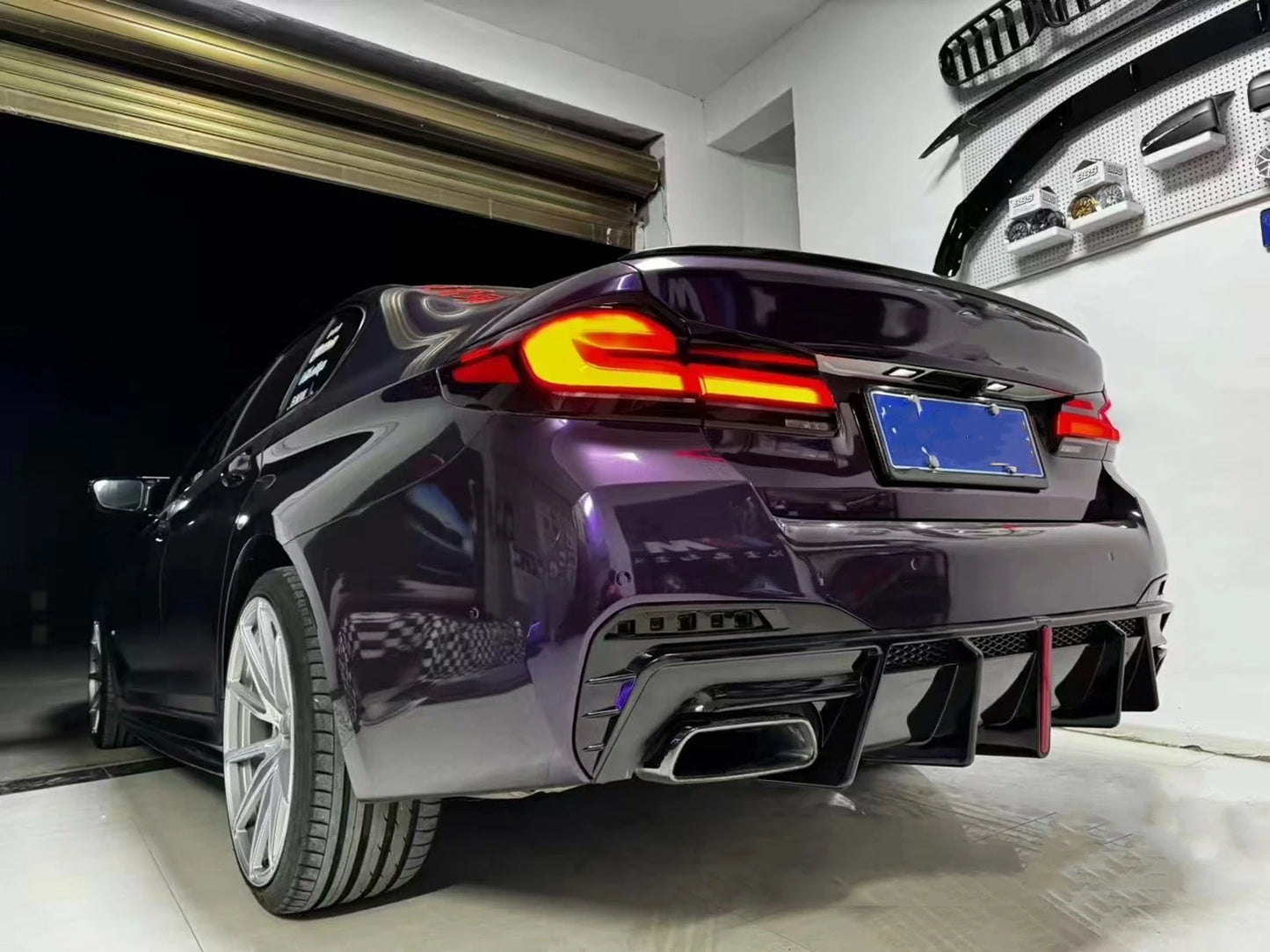 F1 Style Rear Diffuser with LED Light For BMW G30/G31 M550i 2017+